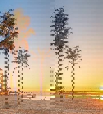 Barcelona Beach RS51862 Thinkstockphotos 509394229 Min