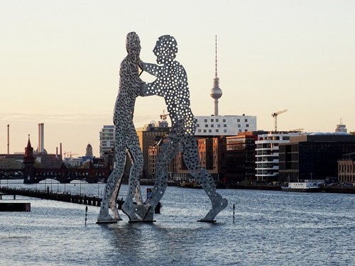 The Molecule Men art installation in the River Spree