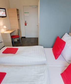 1652 Meininger Hotel Munich City Center Zweibettzimmer Ca17158